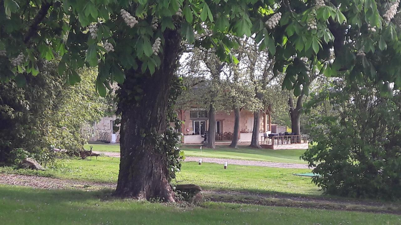 Bed and Breakfast Golf de TEYNAC Beychac-et-Caillau Exterior foto